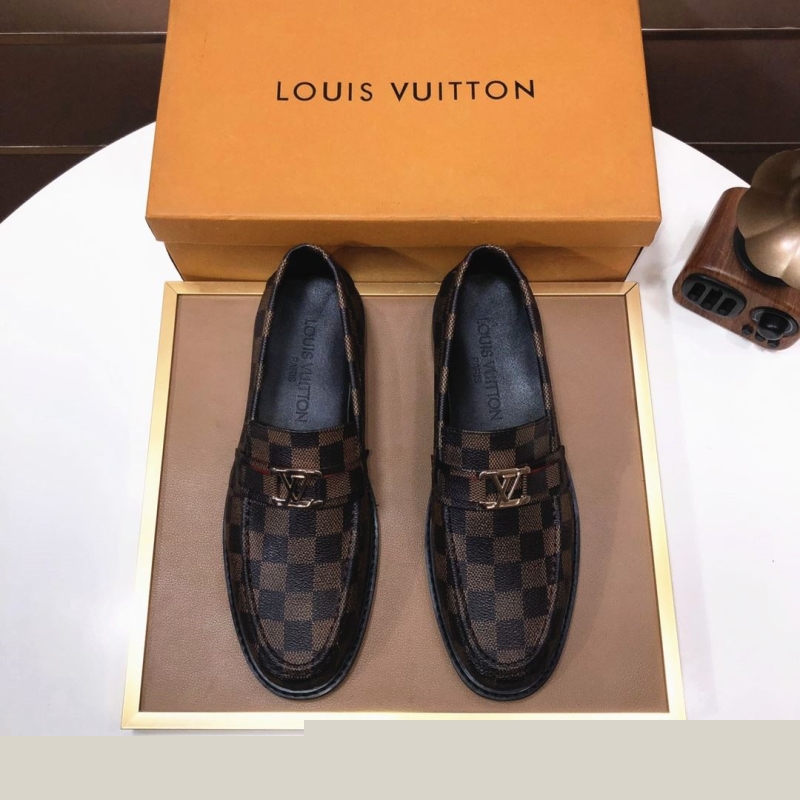 G*u*i leather shoes
